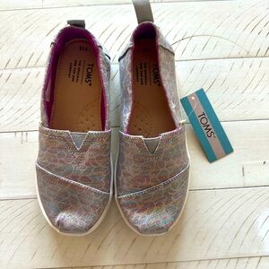 NWT Tom’s Youth Alpargata Leopard Jacquard shoes Brand New, Never Worn size 13